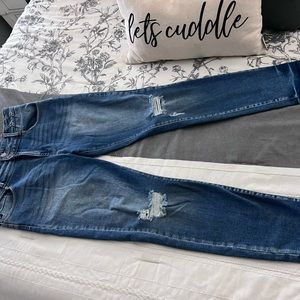 KanCan distressed denim. Size 13/30